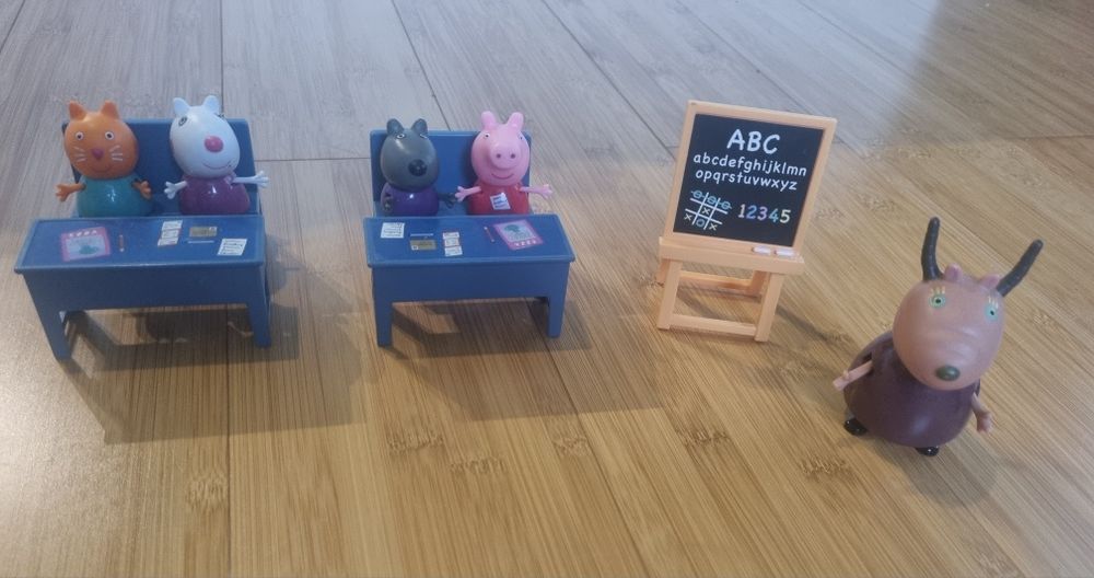 Set Clasa Peppa Pig cu figurine