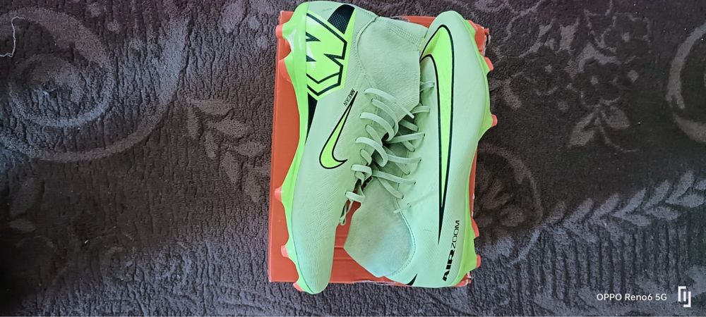 Vand ghete de fotbal Nike mercurial