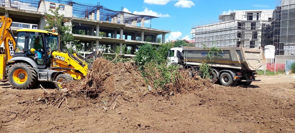 inchiriez buldoexcavator cu picon , excavatii , demolari