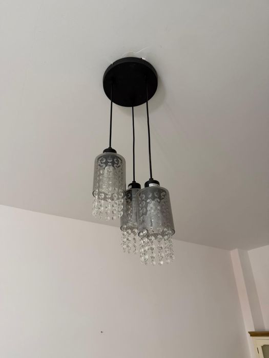 Corpuri de iluminat pentru interior, cu trei abajururi