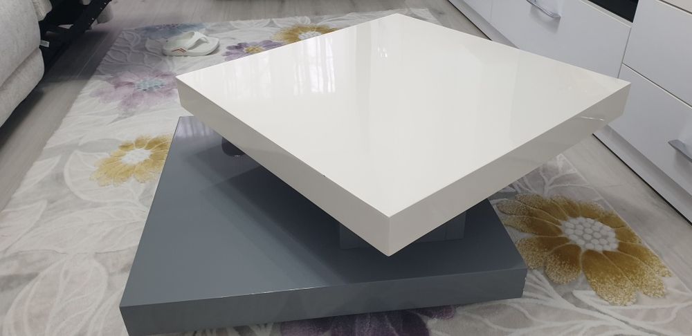 Măsuță rotativă.