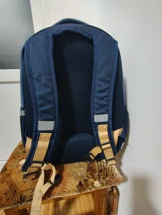 Ghiozdan ergonomic, unisex, folosit foarte putin