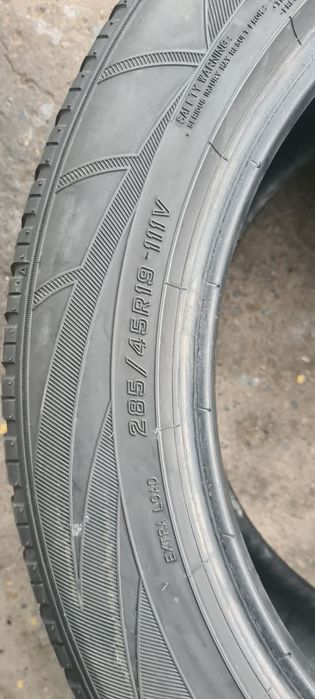 4 anvelope iarna,fata Maxxis 255/50/19,spate Falken 285/45/19.Pret/buc