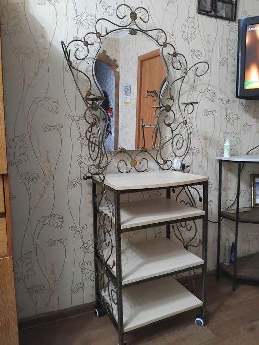 Супер бомбический дамский столик.