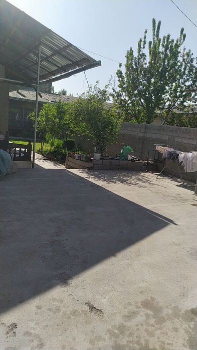 Uy sotiladi. Yakkasaroy