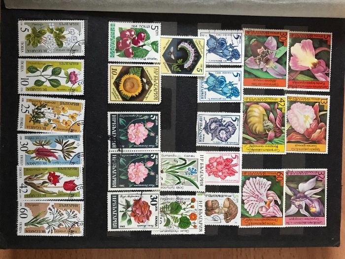 Пощенски марки, над 400, от различни страни, години и категории