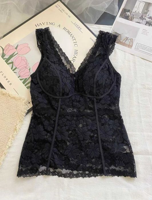 Корсет майка есть в белом цвете