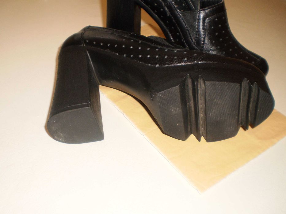 Разпродажба! Пет чифта обувки от естествена кожа!