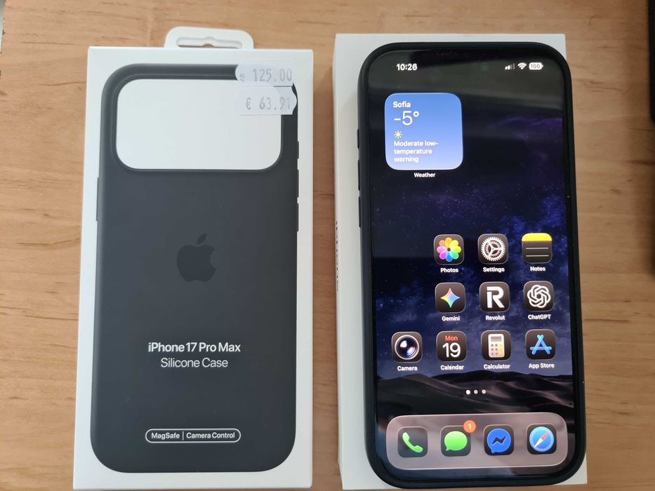 iPhone 17 pro max 256gb син + apple silicone case