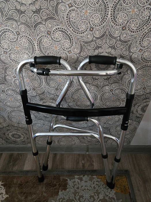 Ходунки с резиновыми наконечниками