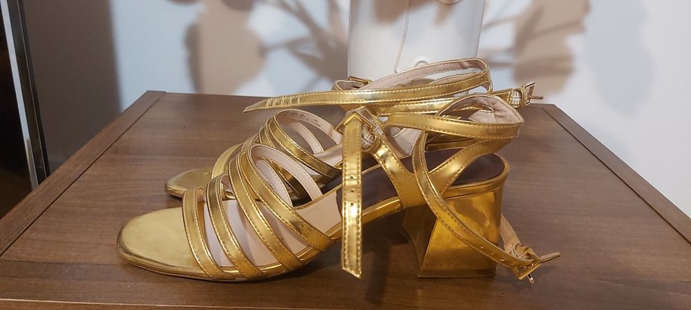 Sandale Piele Zara, aurii, toc 7 cm