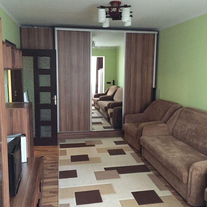 Inchiriez garsoniera TITAN