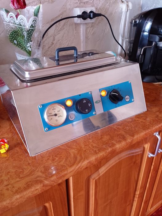 Sterilizator uscat Titano și lampă cu lupă