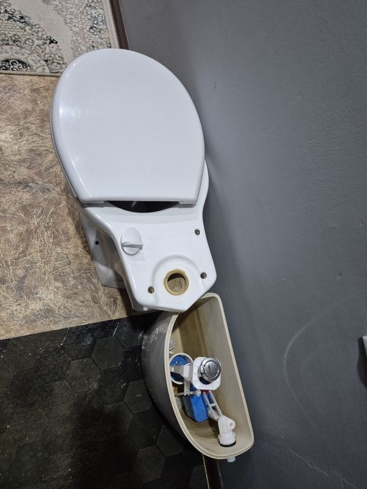 Унитаз б/у продам 10000₸