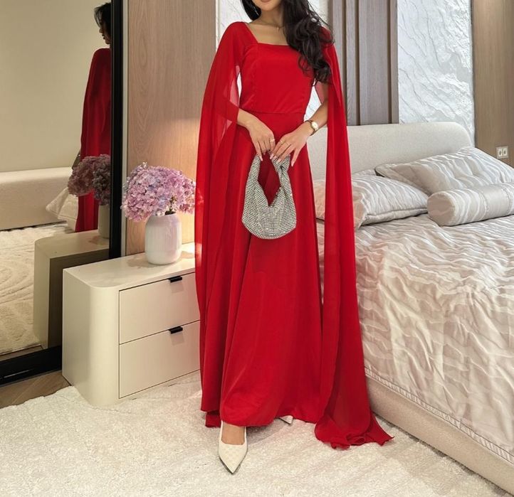 Красное вечернее платье