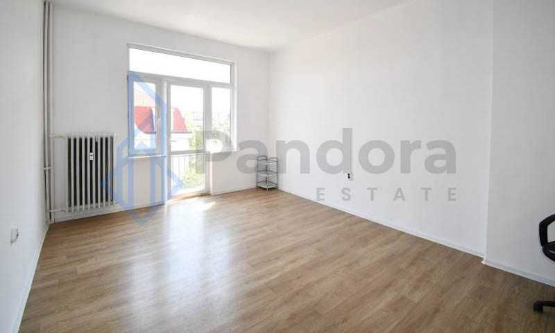 Дава се под наем Тристаен апартамент в София, Център - 115 кв.м за 450 € - Снимка #1