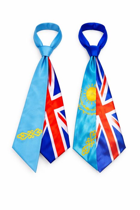 Продам 2 разных галстука. Один с национальным орнаментом