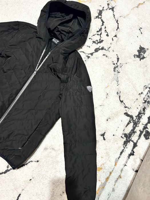 Vand geaca EA7 neagra