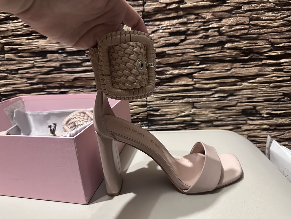 Босоножки Basconi