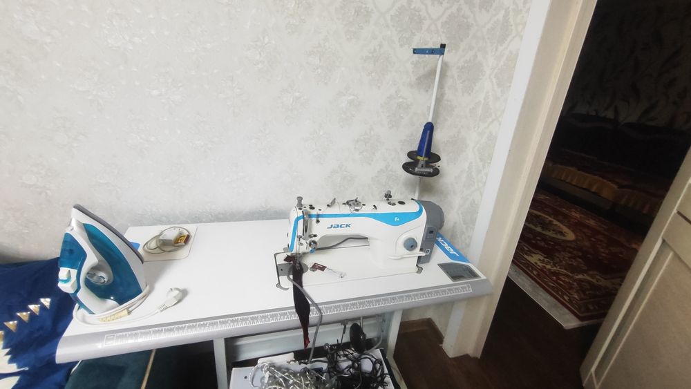 Швейная машина jack f4