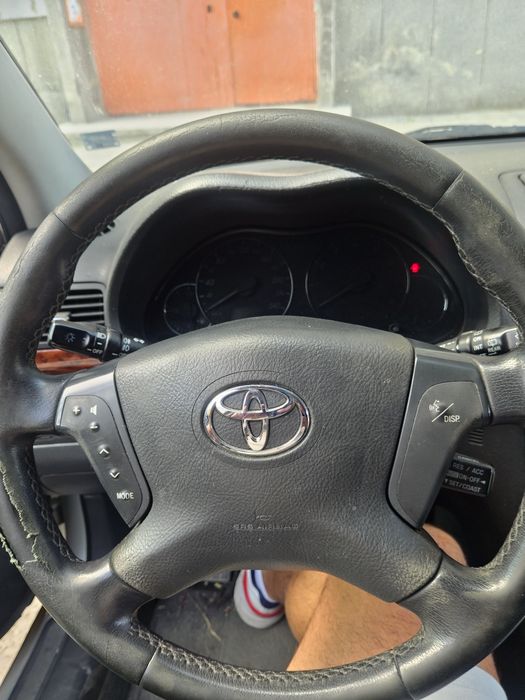 Продавам Тойота Авенсис