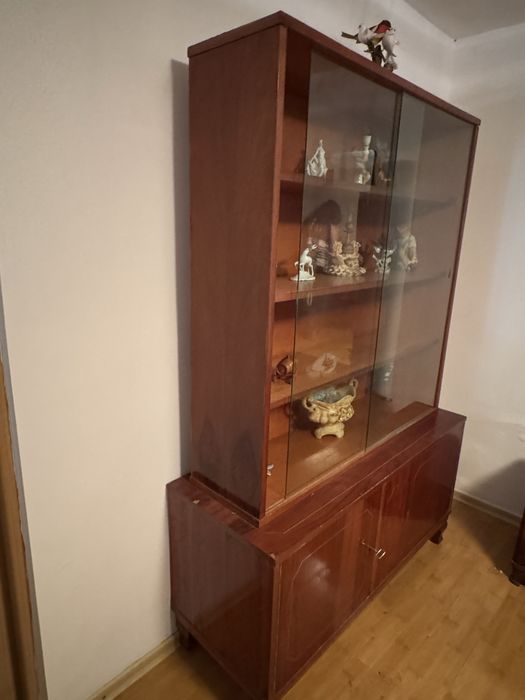 vitrina din sticla si pal