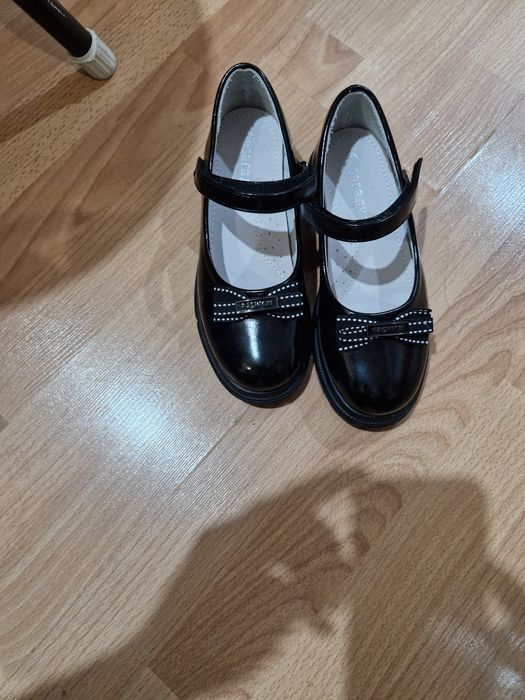 Продам туфли новые  подростковые