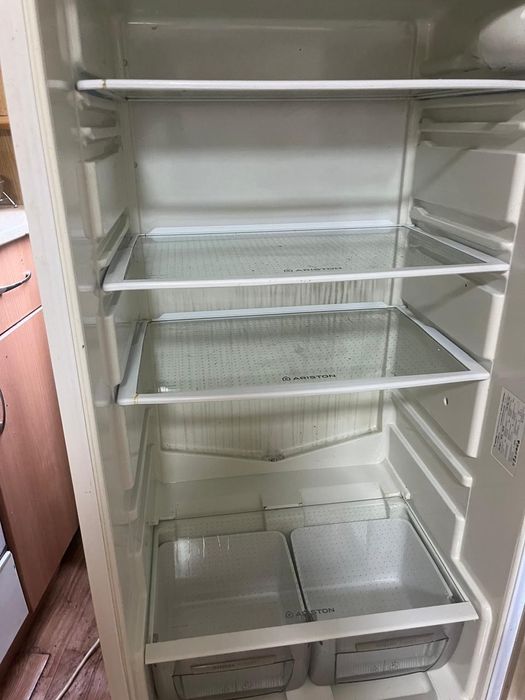 Холодильник Ariston