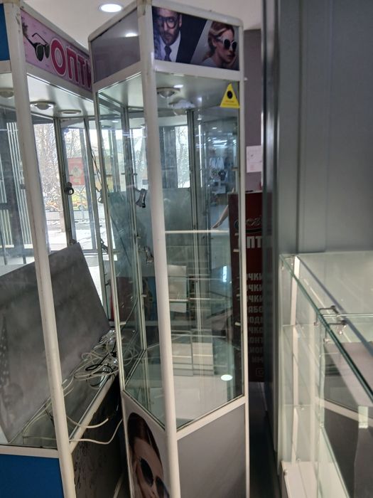 Витрина стеклянная