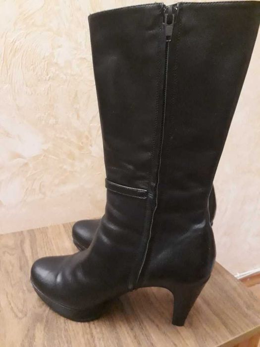 Продам женские зимние сапоги