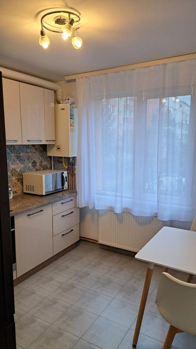 Închiriez garsoniera