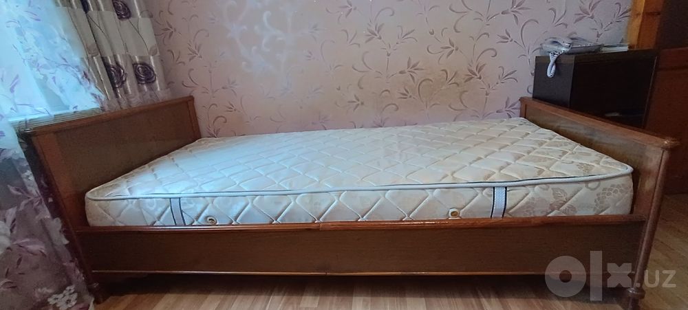 Односпальная кровать с матрасом