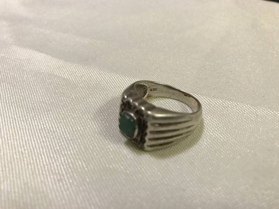 Kumush uzuk sotiladi