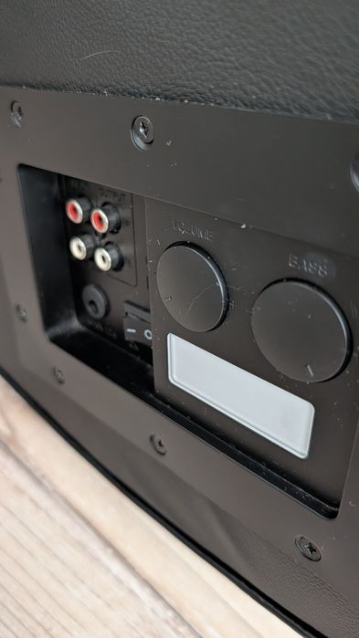 Vând 2 fotolii de gaming / vizionare film cu boxe si subwoofer integrat