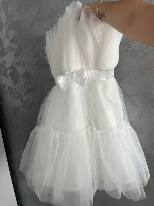 Бяла  къса рокля