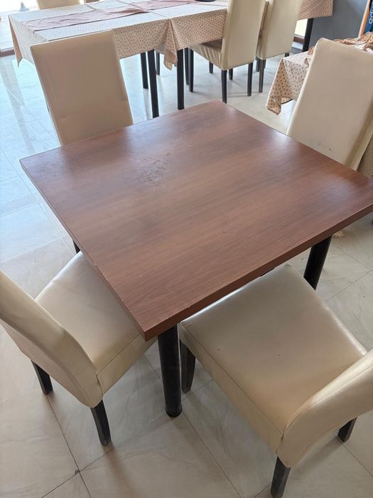 Vând mese-scaune-mobilier