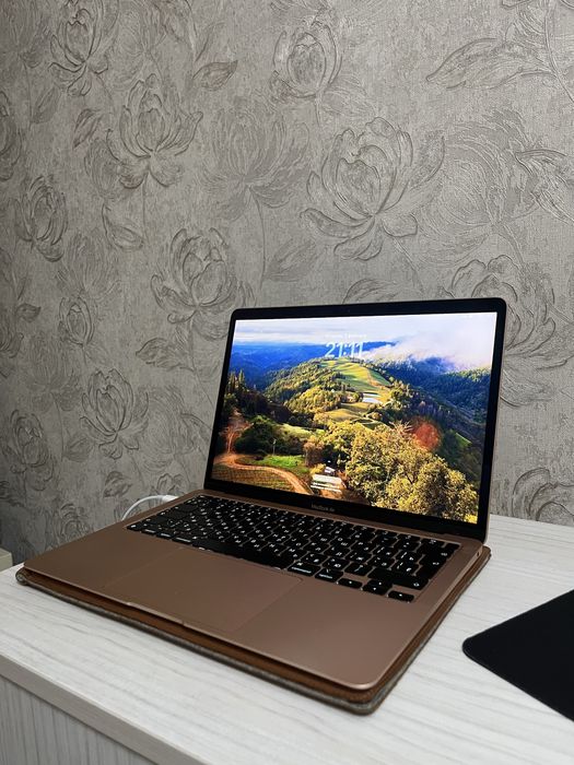 Продам срочно Macbook m1