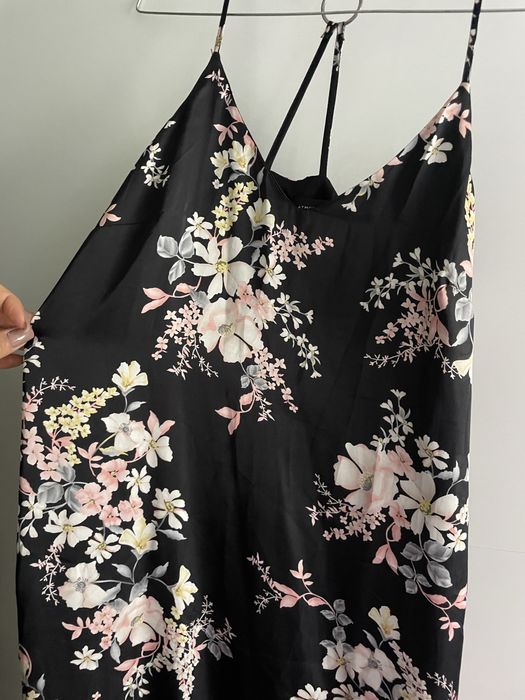 Секси сатенена рокля с дантела