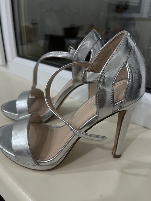 Босоножки за 3000 тг