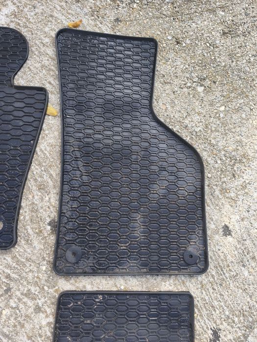 Preșuri de cauciuc dedicate Volkswagen Passat B6 / covorașe Passat B6