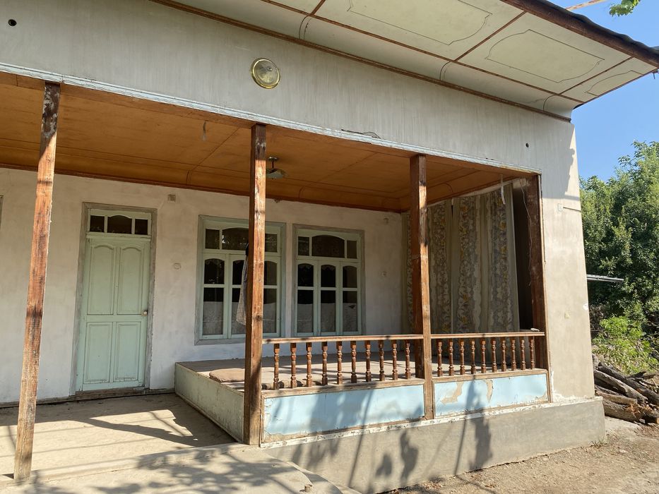 Hovli uy-joy sotiladi