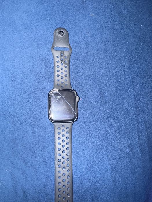 Apple watch se .
