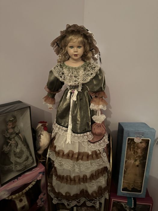Куклы фарфоровые(коллекционные)
