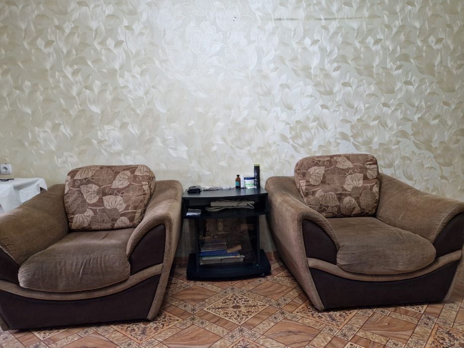 Продам диван + 2 кресла + в подарок тумбочка