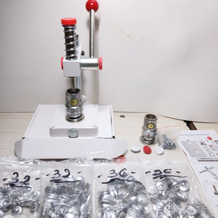 Presa pentru îmbrăcat nasturi si bătut capse  (nou)