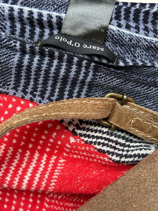 Кожена клъч чанта и цветен шал Marc O’Polo
