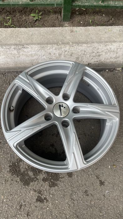 Продам диски R17 в хорошем состоянии