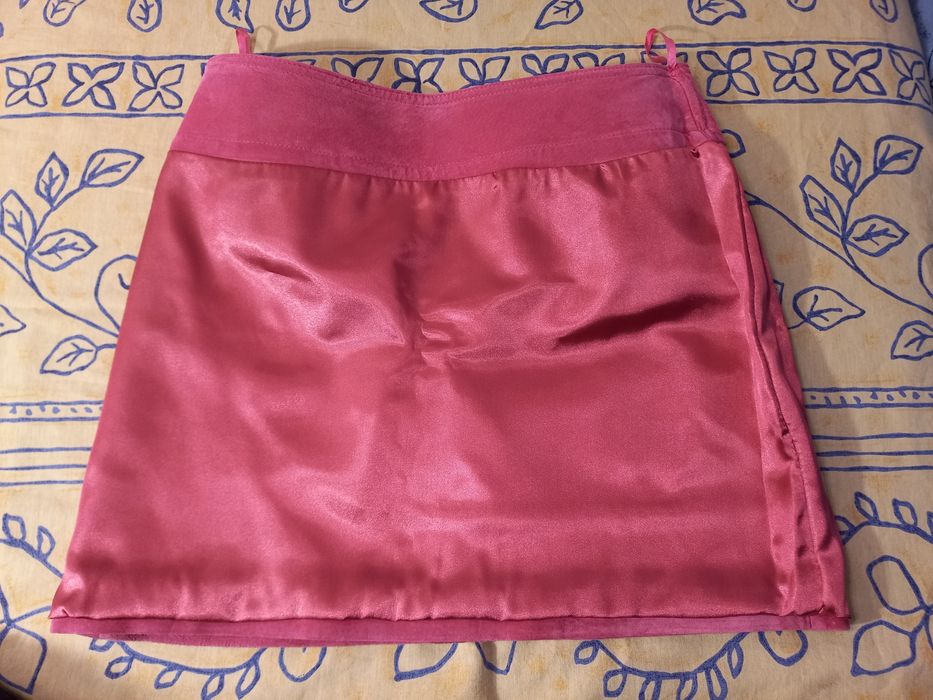 Къса пола от естествена кожа S размер цвят фуксия