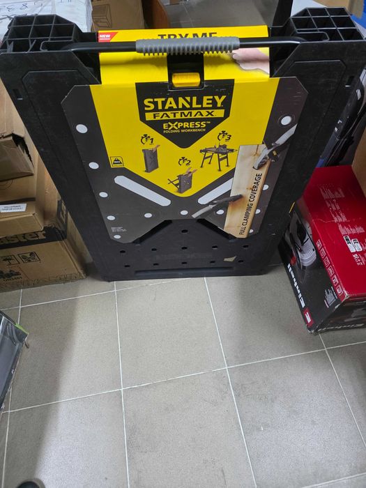 Banc de lucru pliabil STANLEY FATMAX Express - Suprafață de lucru portabilă cu capacitate de încărcare de 450 kg, compatibilă cu cleme greutate 10 kg