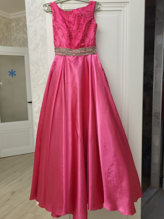 Платье вечернее, одевалось только один раз